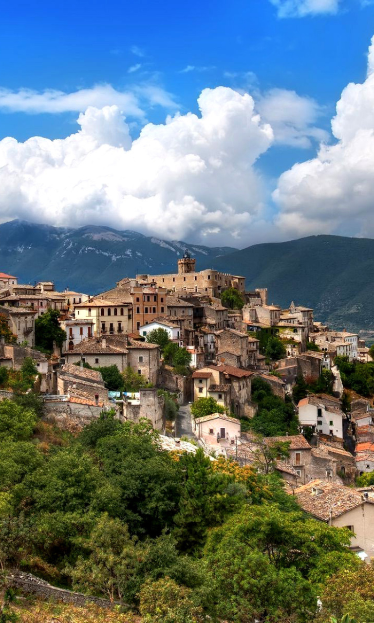 Fondo de pantalla Capestrano Comune in Abruzzo 768x1280