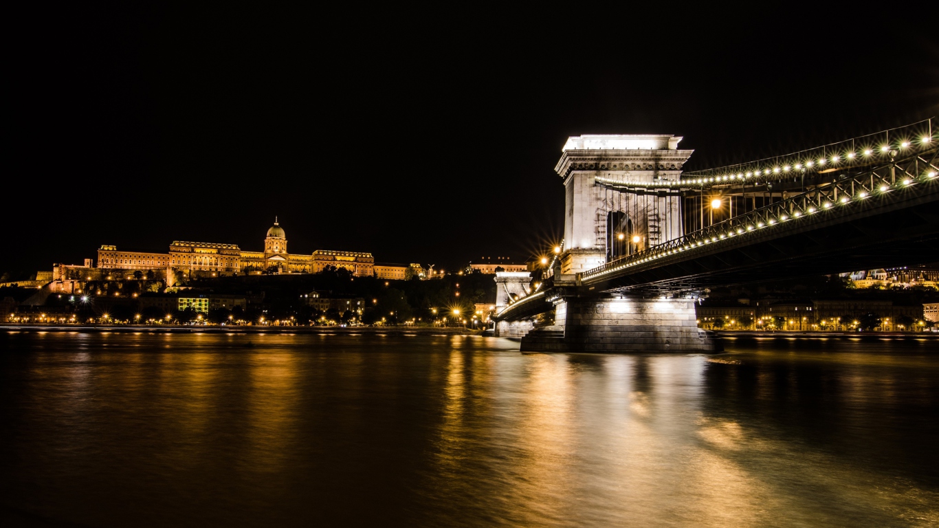 Chain Bridge at Night in Budapest Hungary wallpaper 1366x768