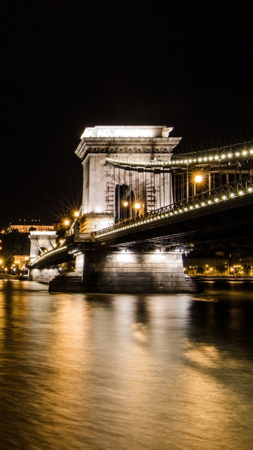 Das Chain Bridge at Night in Budapest Hungary Wallpaper 360x640