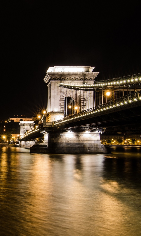 Chain Bridge at Night in Budapest Hungary screenshot #1 480x800