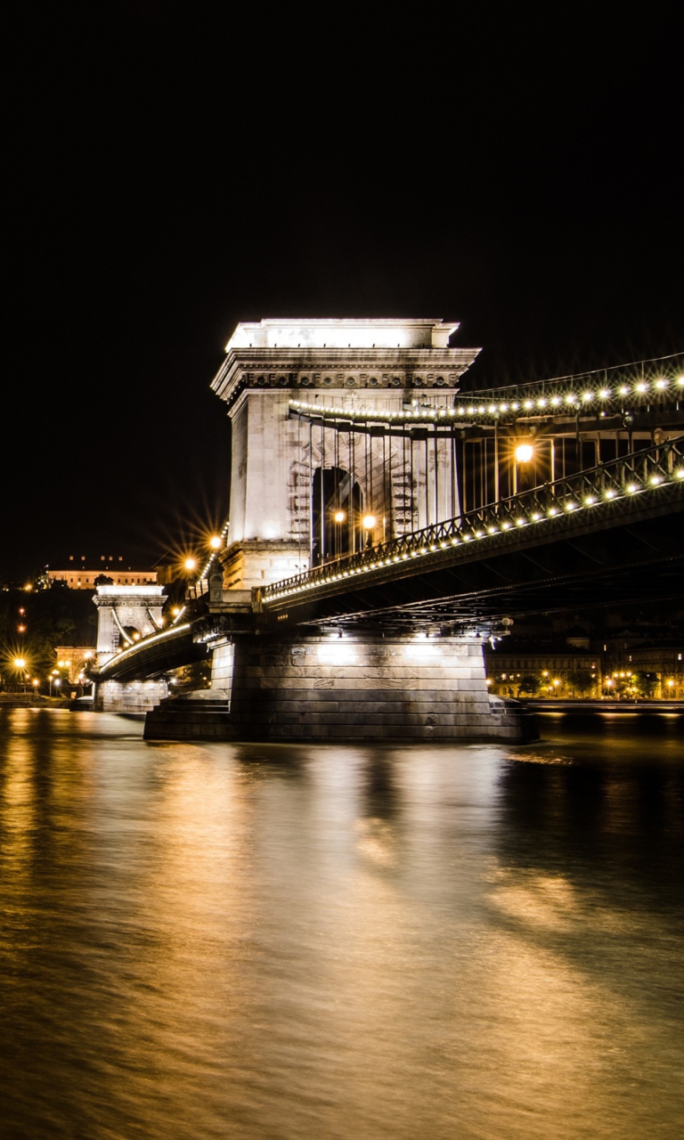 Обои Chain Bridge at Night in Budapest Hungary 768x1280
