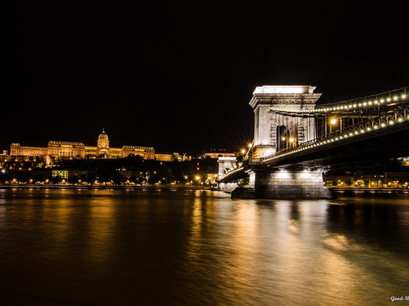 Screenshot №1 pro téma Chain Bridge at Night in Budapest Hungary 800x600