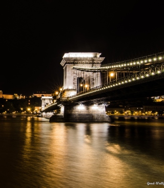 Chain Bridge at Night in Budapest Hungary papel de parede para celular para iPhone 4S