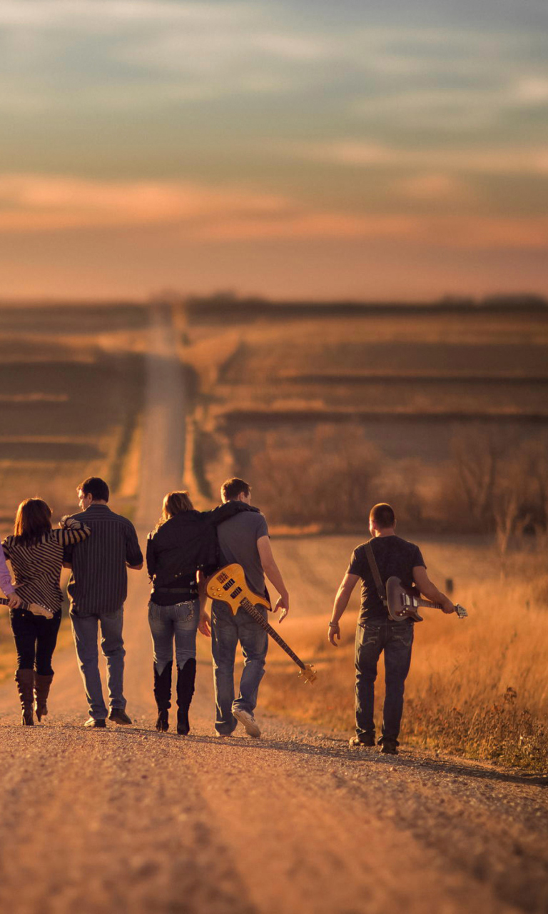 Fondo de pantalla Music Band On Road 768x1280