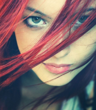 Kostenloses Redhead And Green Eyes Wallpaper für Sony Ericsson txt pro
