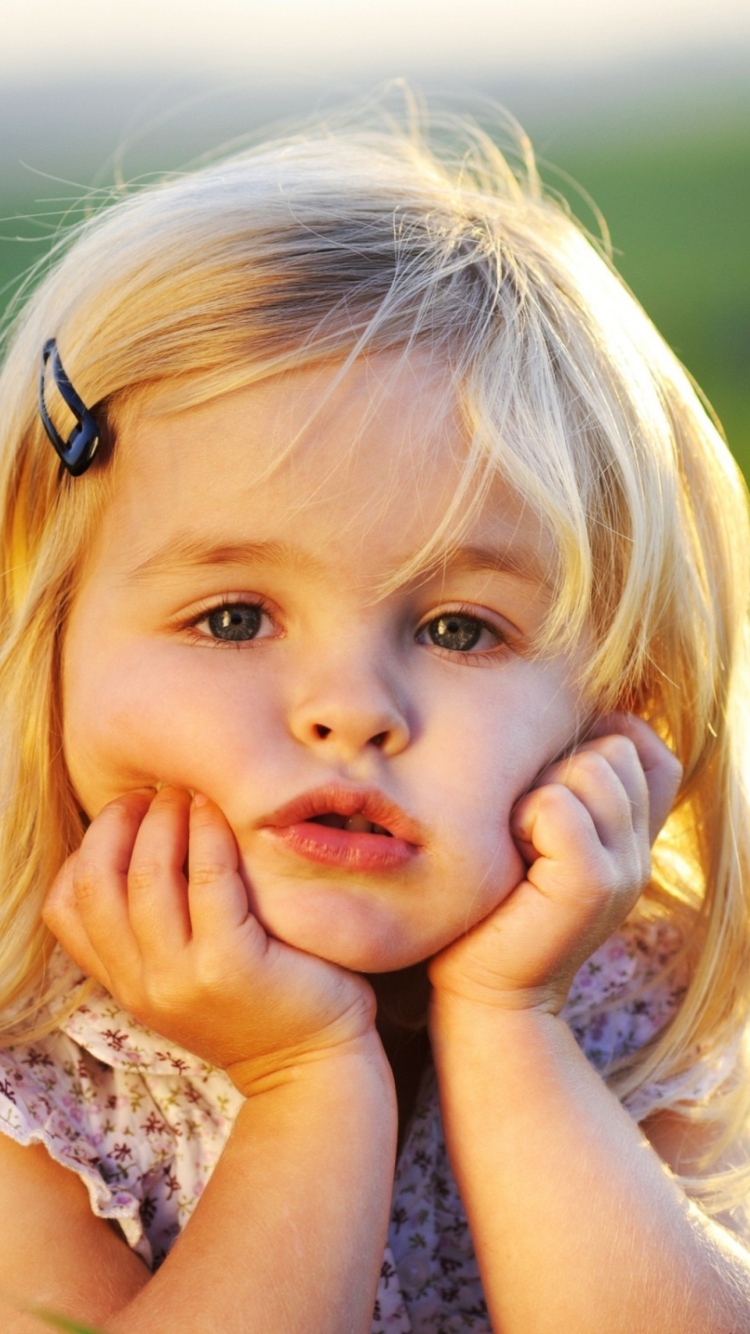 Sfondi Cute Baby Girl 750x1334