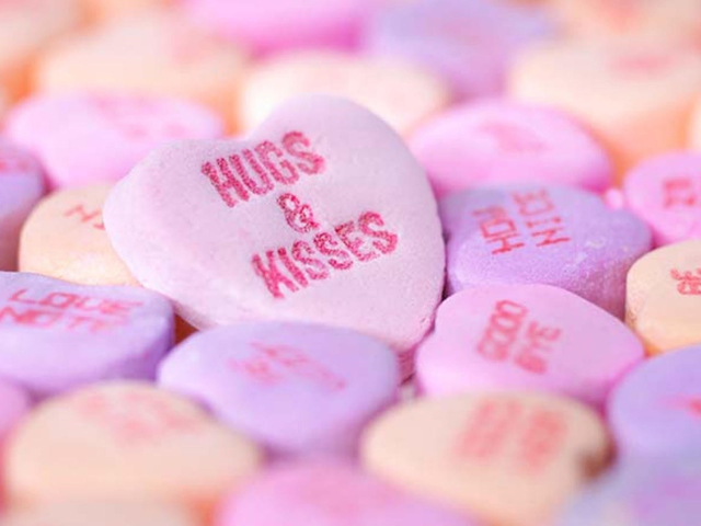 Обои Valentine Candies 640x480