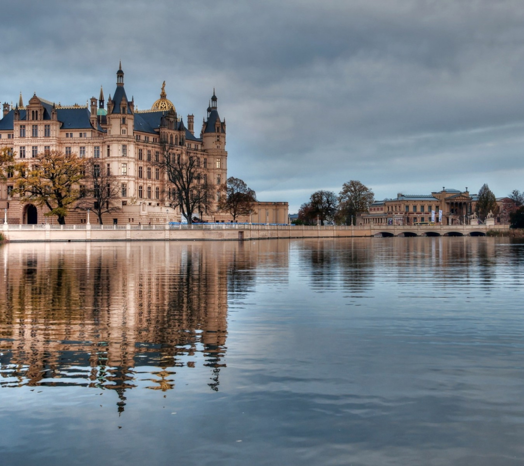 Screenshot №1 pro téma Schwerin Castle in Germany, Mecklenburg Vorpommern 1080x960