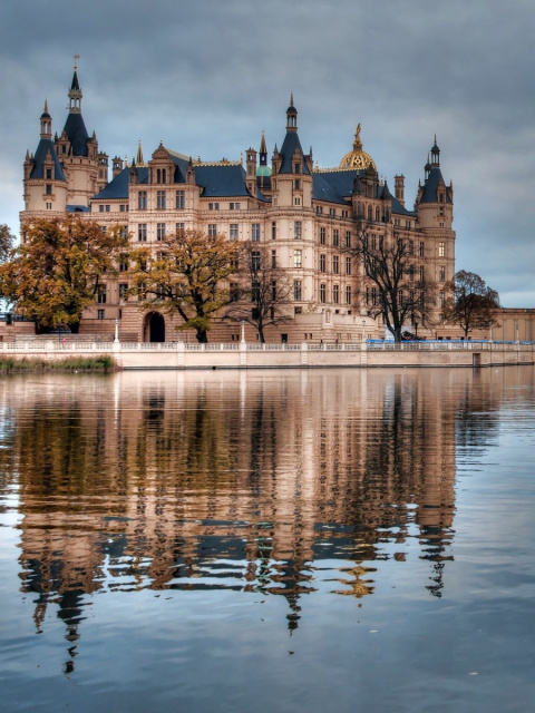 Fondo de pantalla Schwerin Castle in Germany, Mecklenburg Vorpommern 480x640