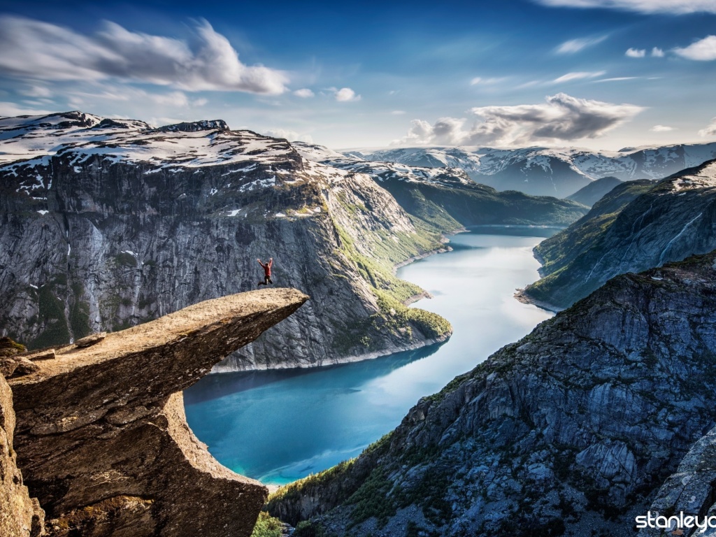 Обои Trolltunga 1024x768