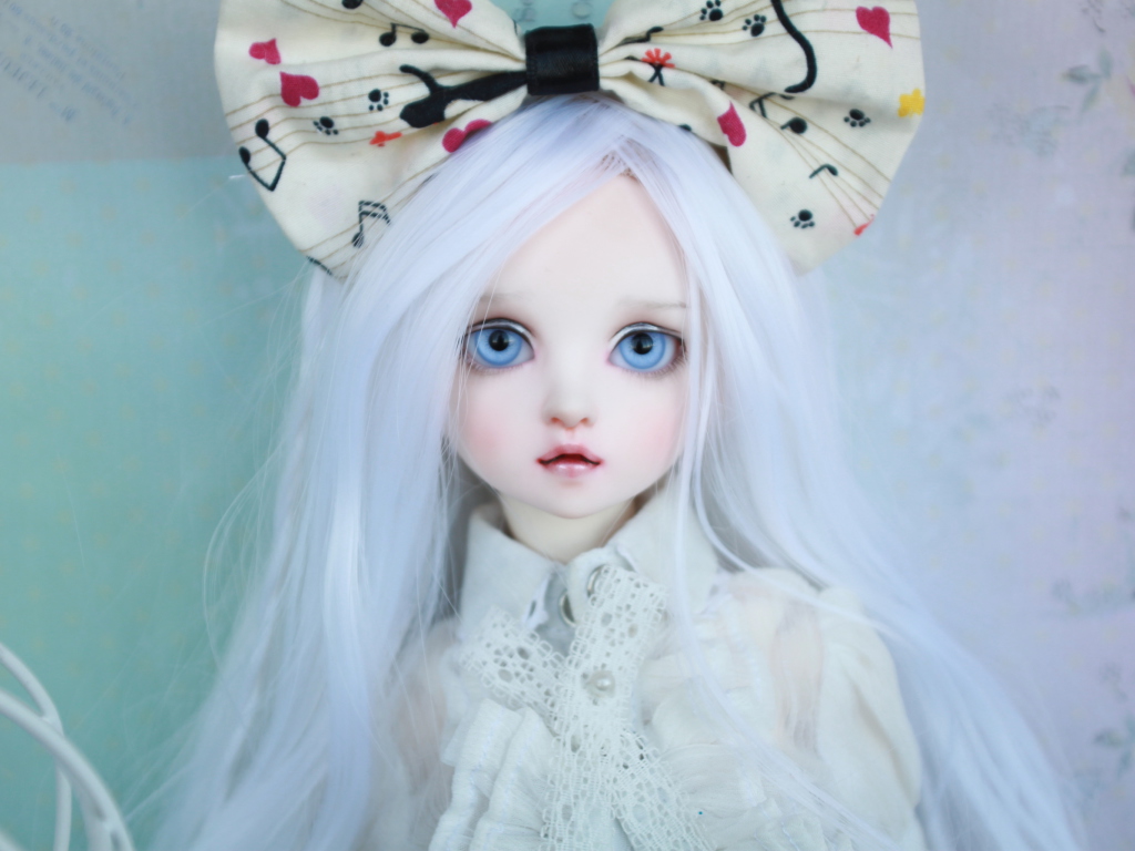 Screenshot №1 pro téma Blonde Doll With Big Bow 1024x768