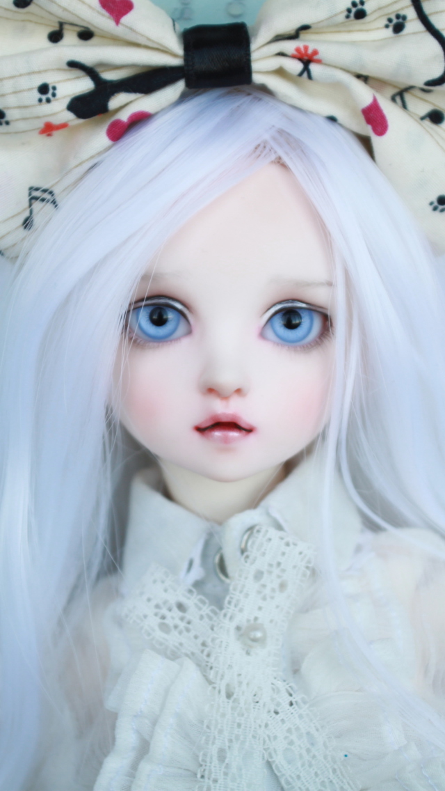 Sfondi Blonde Doll With Big Bow 640x1136