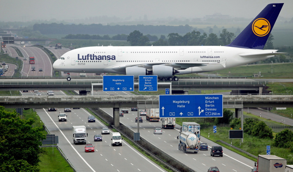 Lufthansa Airbus A380 In Frankfurt wallpaper 1024x600
