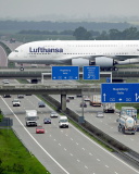 Fondo de pantalla Lufthansa Airbus A380 In Frankfurt 128x160