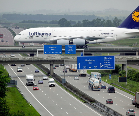 Sfondi Lufthansa Airbus A380 In Frankfurt 480x400