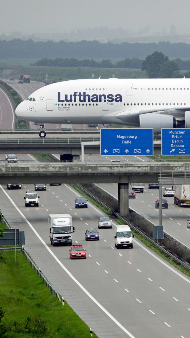 Lufthansa Airbus A380 In Frankfurt wallpaper 640x1136
