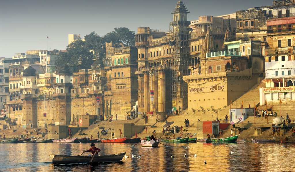 Varanasi City in India wallpaper 1024x600