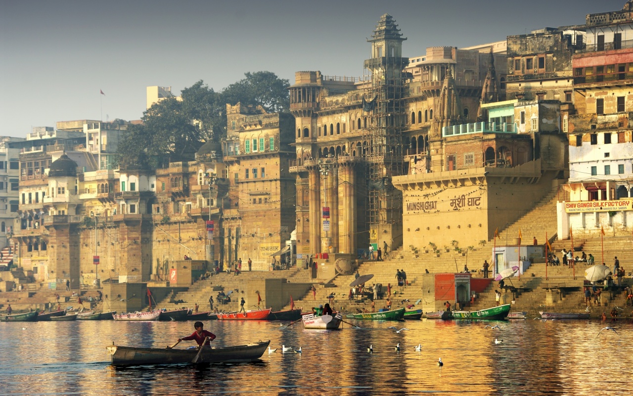 Fondo de pantalla Varanasi City in India 1280x800