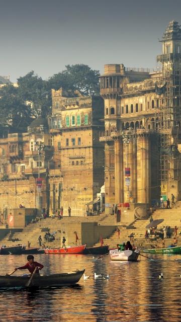 Varanasi City in India wallpaper 360x640