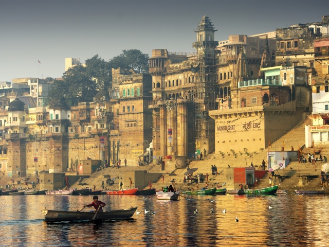 Varanasi City in India wallpaper 640x480