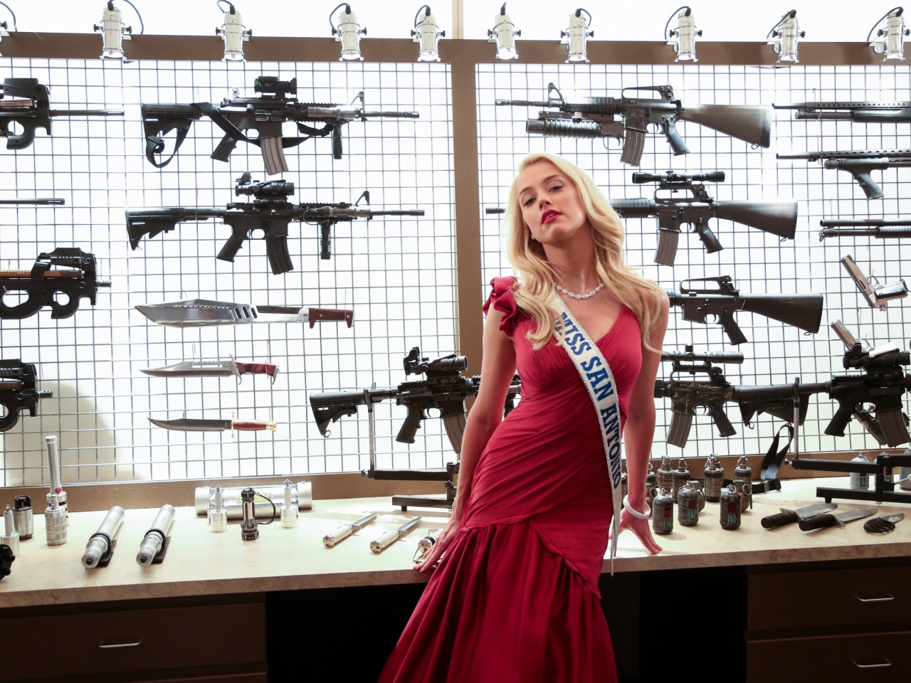 Machete Kills with Amber Heard wallpaper 1280x960