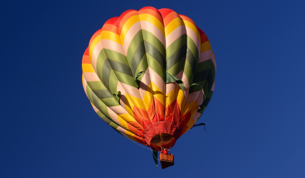 Big Colorful Air Balloon screenshot #1 1024x600