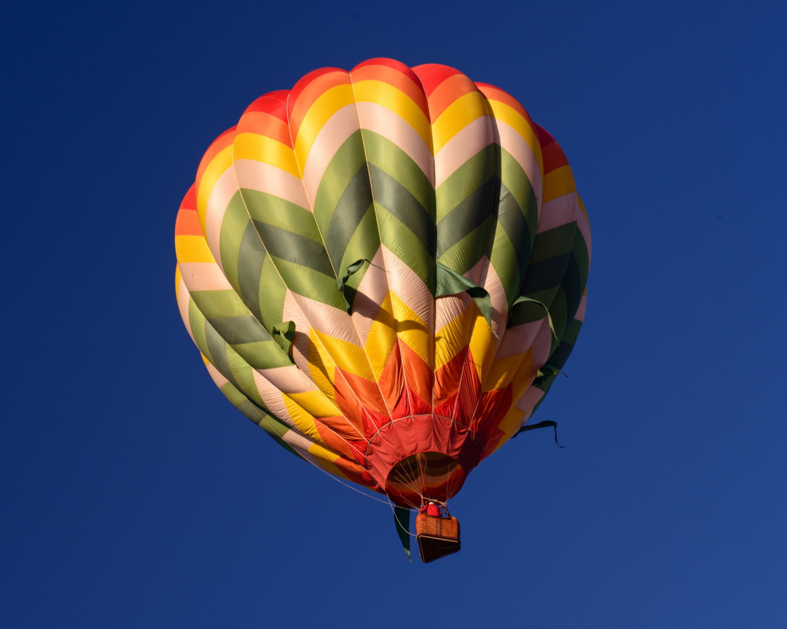 Das Big Colorful Air Balloon Wallpaper 1600x1280