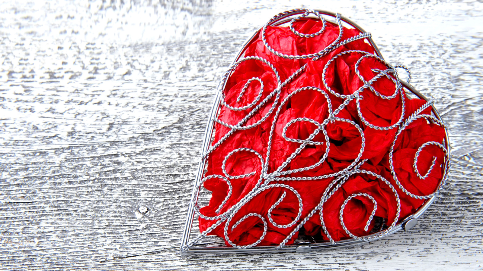 Red Heart wallpaper 1600x900