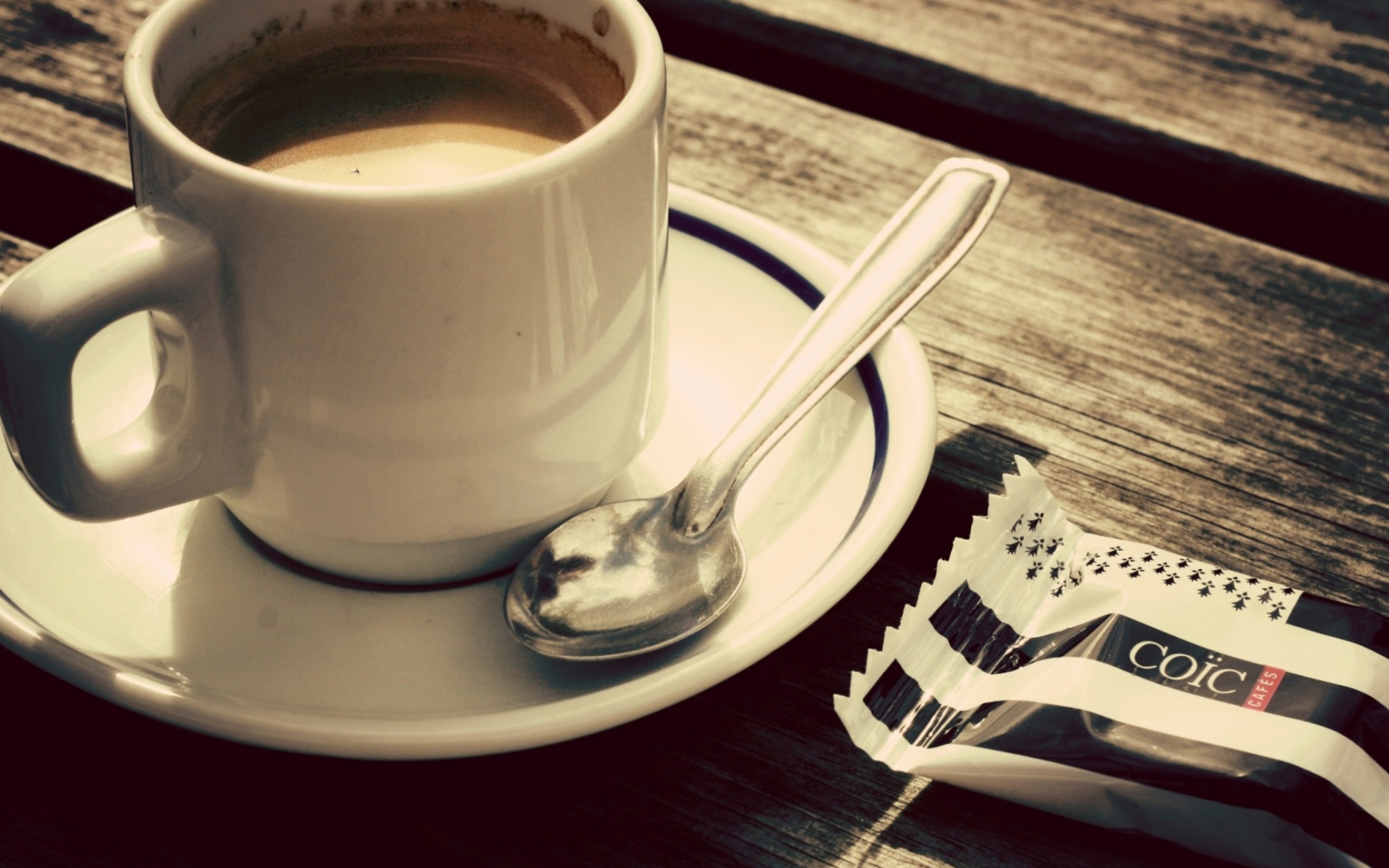 Обои Biscuit And Coffee Cup 2560x1600