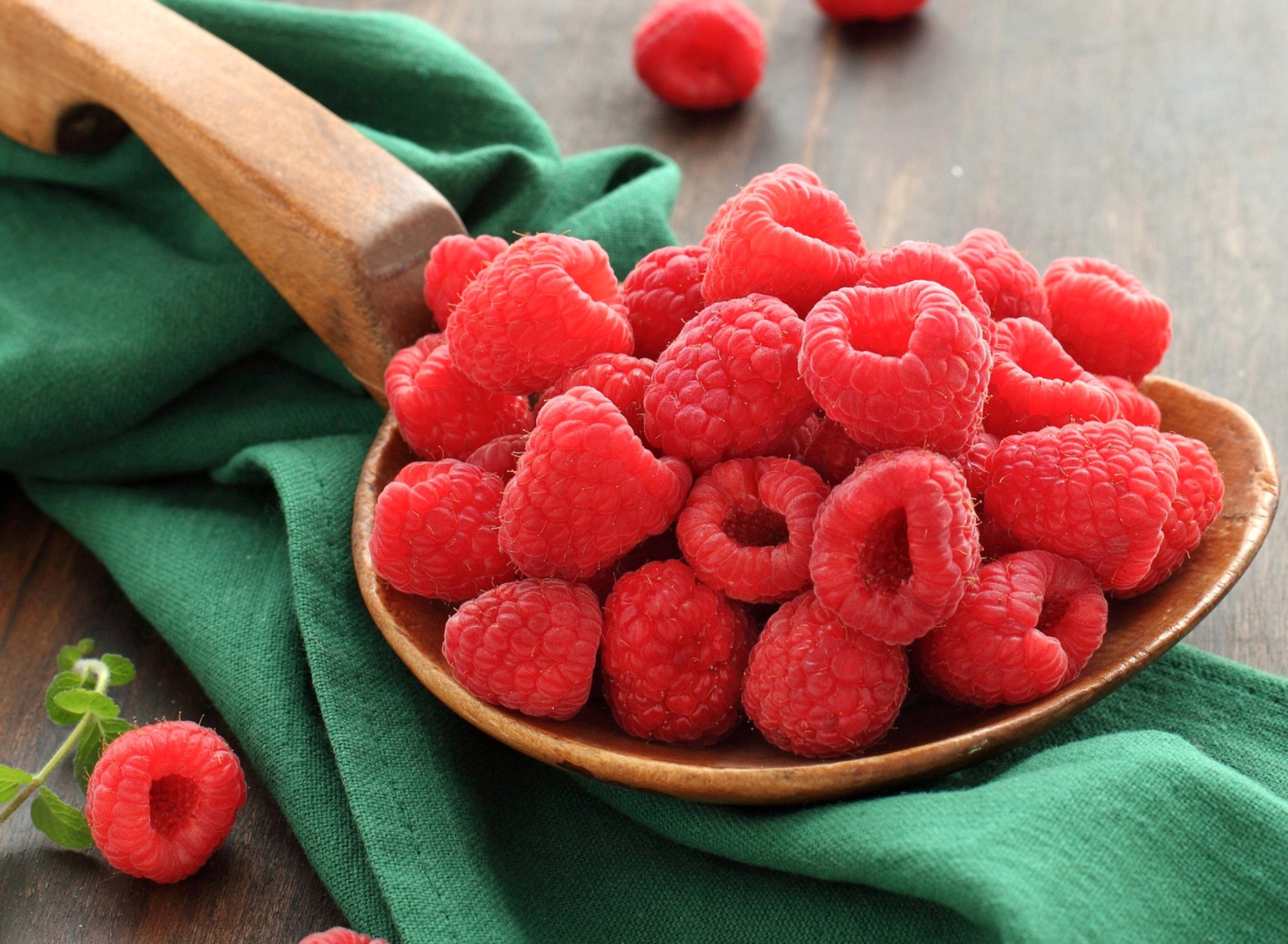 Beautiful raspberry wallpaper 1920x1408