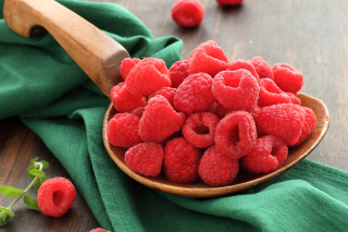 Beautiful raspberry Background for Android, iPhone and iPad