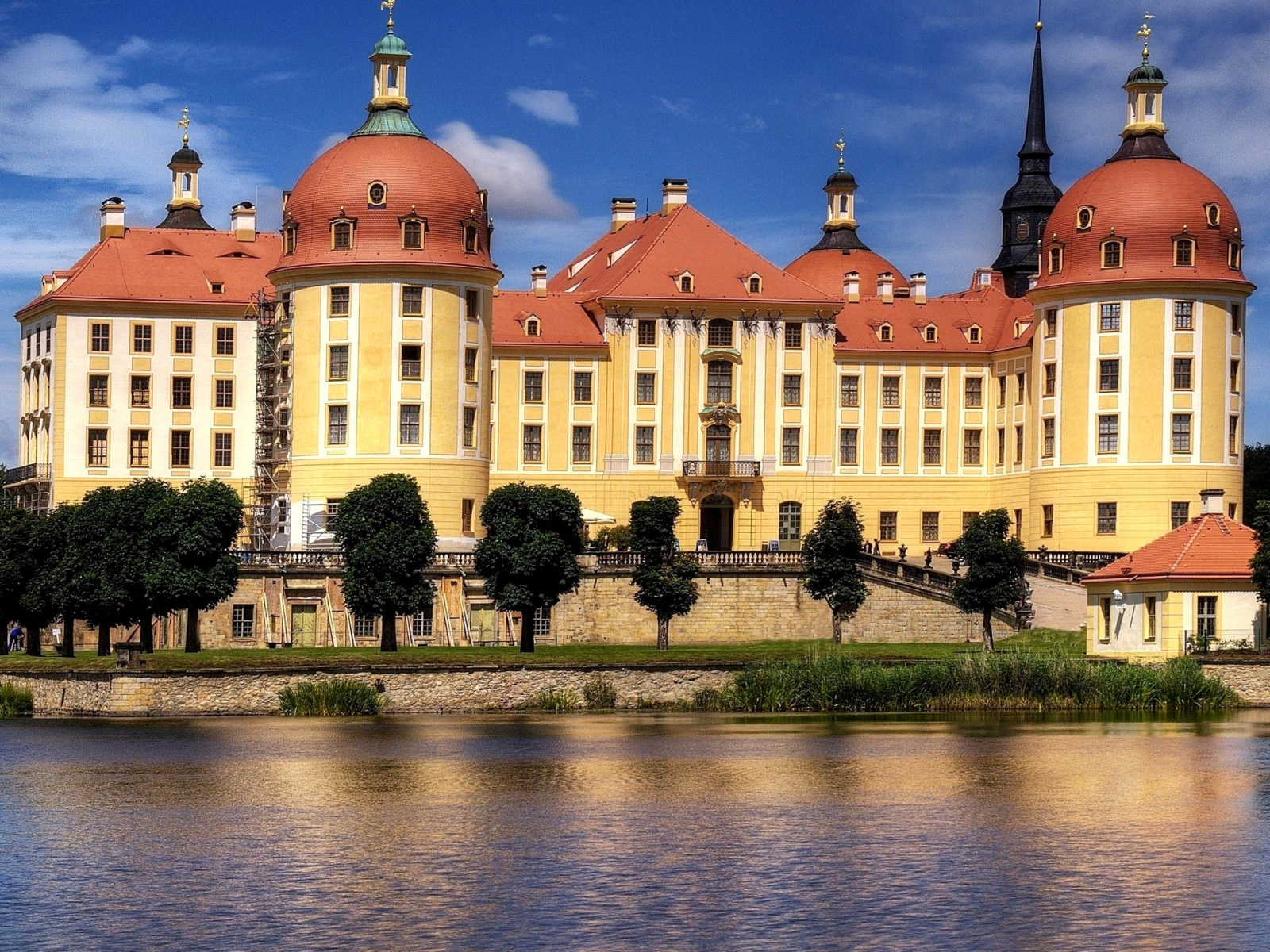 Moritzburg Castle in Saxony wallpaper 1600x1200