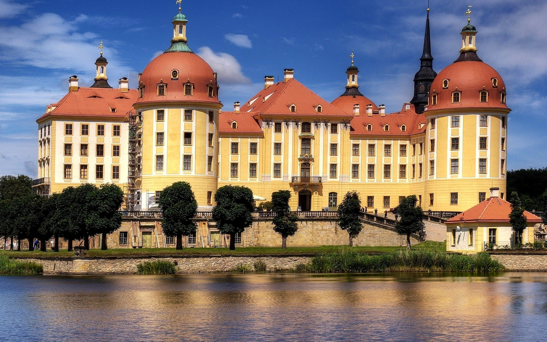 Moritzburg Castle in Saxony wallpaper 1920x1200