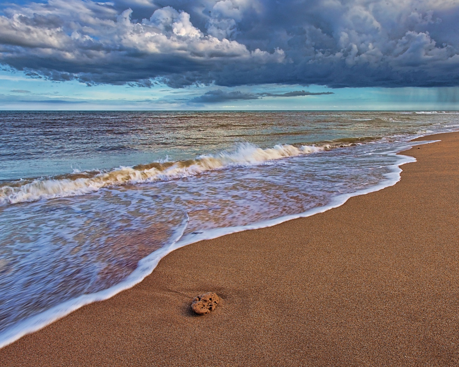 Beach & Clouds wallpaper 1600x1280