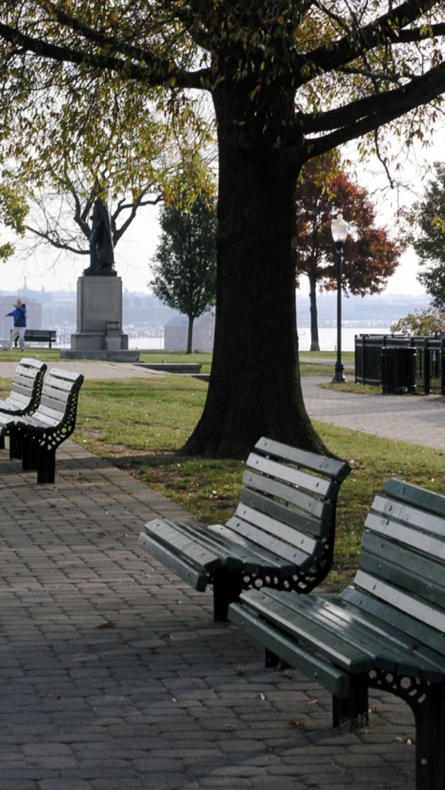 Das Federal Hill Park In Baltimore Wallpaper 640x1136