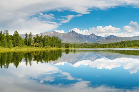 Fondo de pantalla Lake And Mountain 480x320