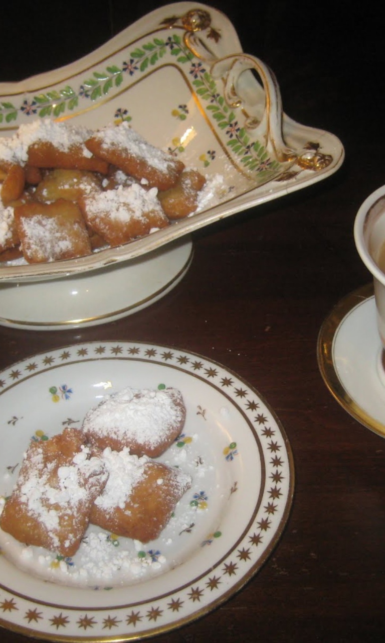 Обои Café Au Lait Beignets 768x1280