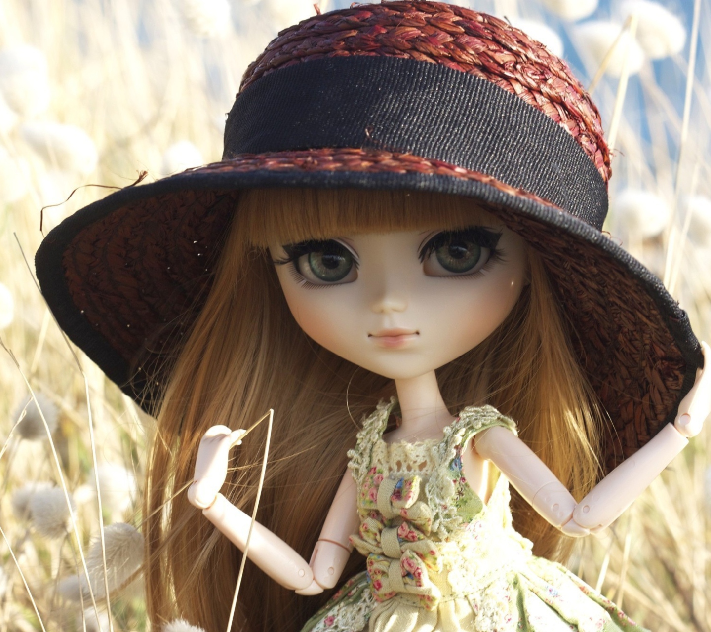 Обои Pretty Doll In Hat 1440x1280