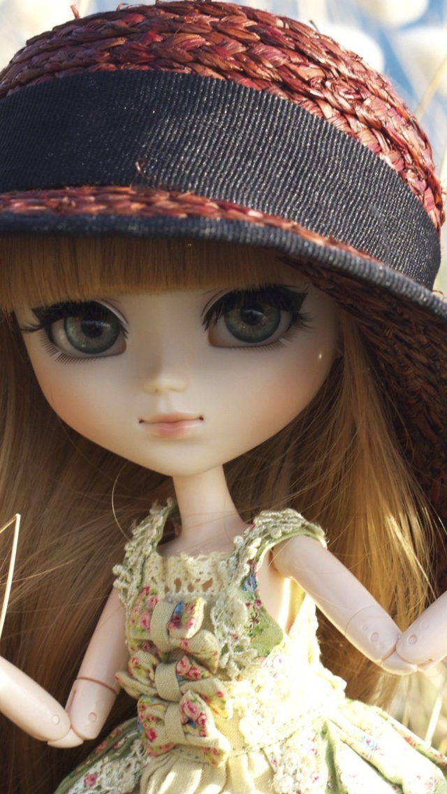 Sfondi Pretty Doll In Hat 640x1136