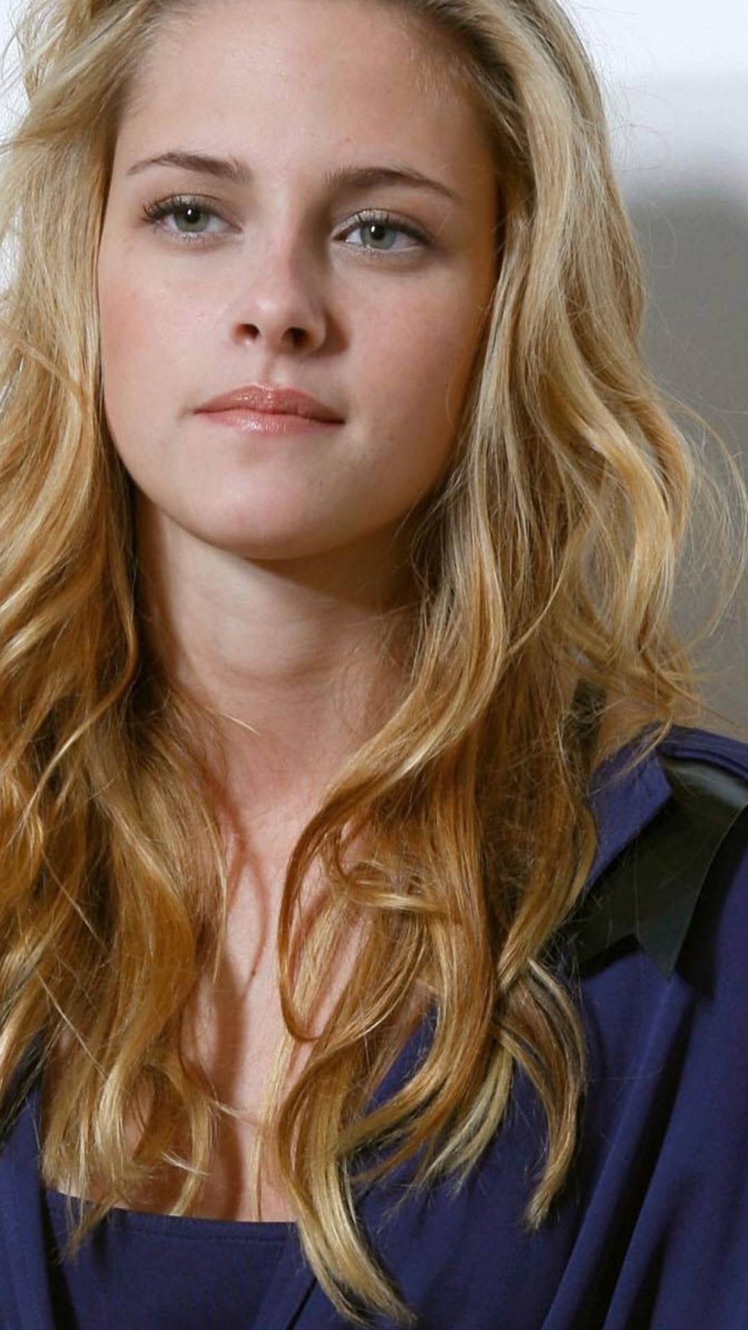 Обои Kristen Stewart Blonde 1080x1920