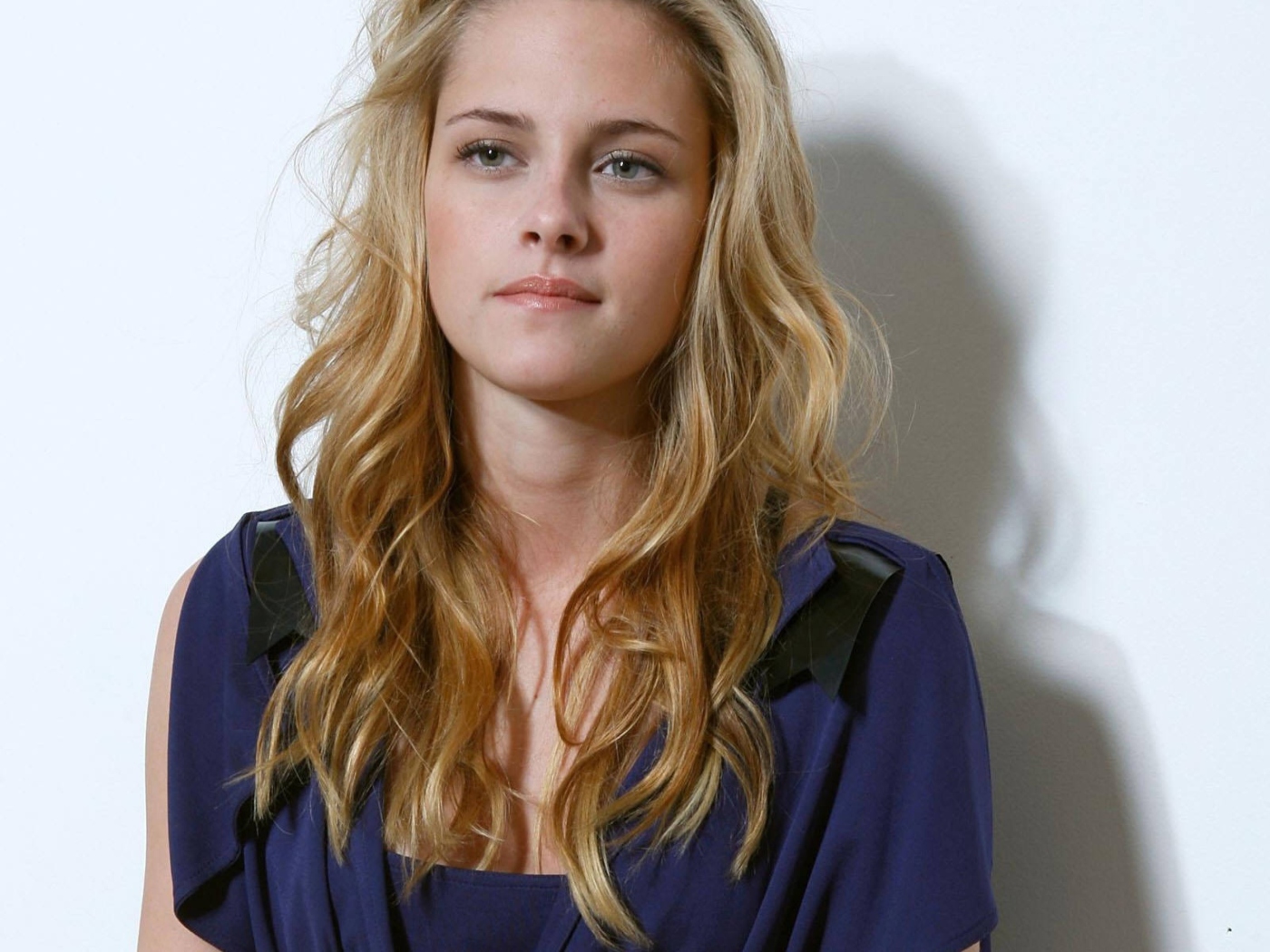 Kristen Stewart Blonde screenshot #1 1400x1050