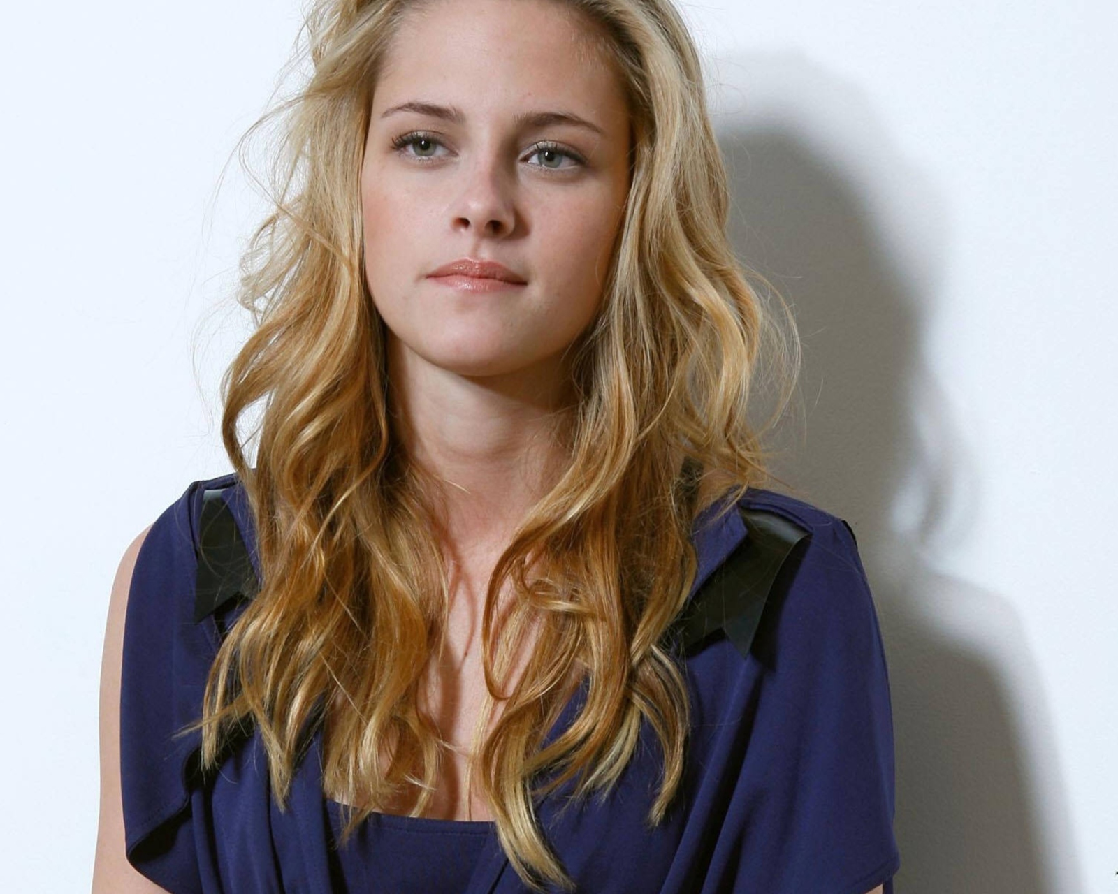 Kristen Stewart Blonde screenshot #1 1600x1280