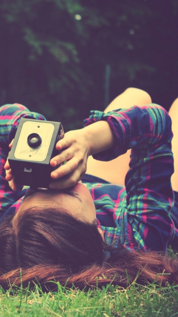 Girl With Retro Camera screenshot #1 360x640