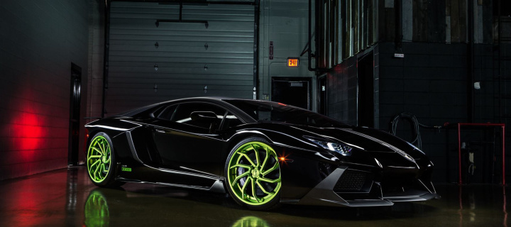 Fondo de pantalla Lamborghini Aventador 720x320