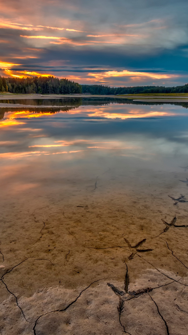 Das River Evening Wallpaper 640x1136