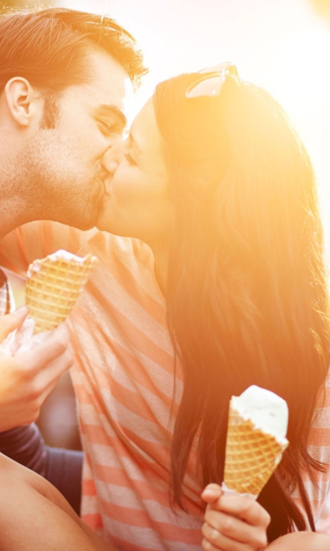 Das Ice Cream Kiss Wallpaper 480x800