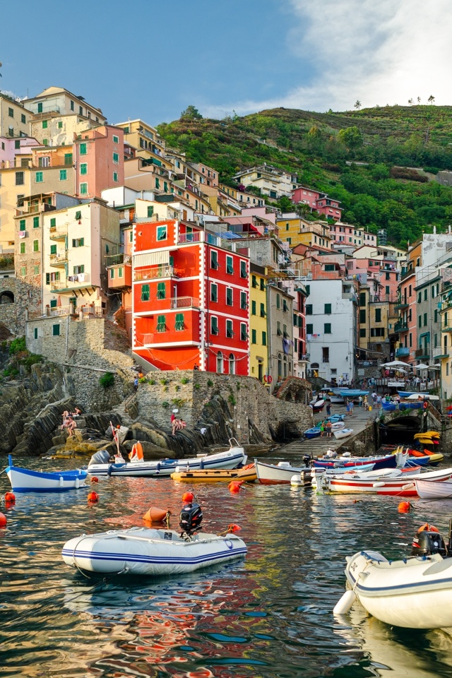 Fondo de pantalla Riomaggiore Cinque Terre 640x960