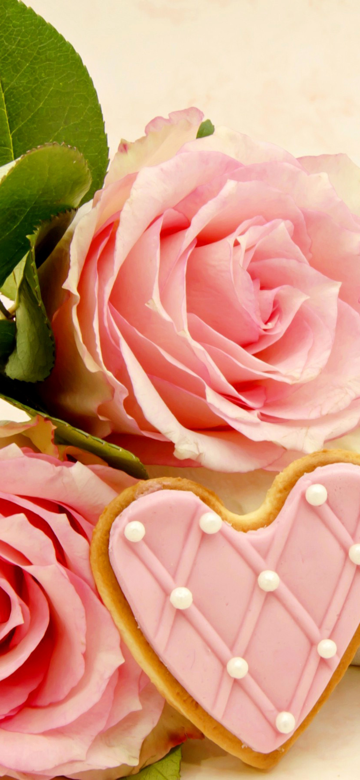 Pink roses and delicious heart wallpaper 1170x2532