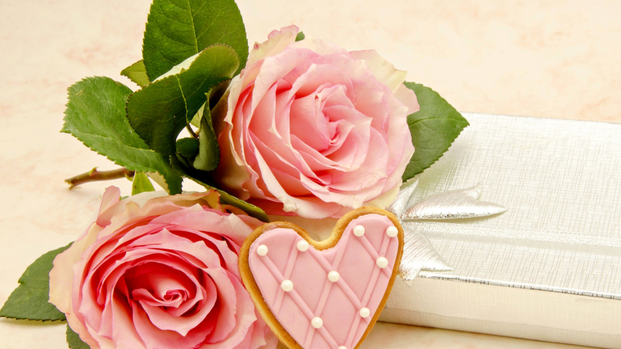 Sfondi Pink roses and delicious heart 1280x720