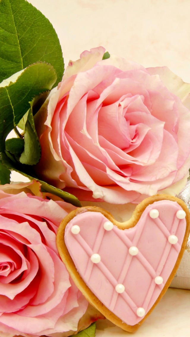 Das Pink roses and delicious heart Wallpaper 640x1136